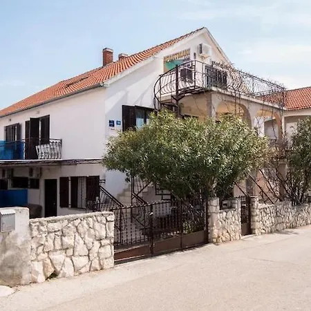 Fidelis - One Bedroom With Terrace And Garden View 4 * Traù