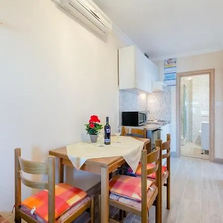 Fidelis - One Bedroom With Terrace And Garden View 4 Appartamento Traù
