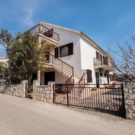 Fidelis - One Bedroom With Terrace And Garden View 4 Traù