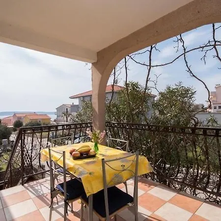 Fidelis - One Bedroom With Terrace And Garden View 4