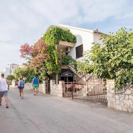 Fidelis - One Bedroom With Terrace And Garden View 4 Apartment Trogir